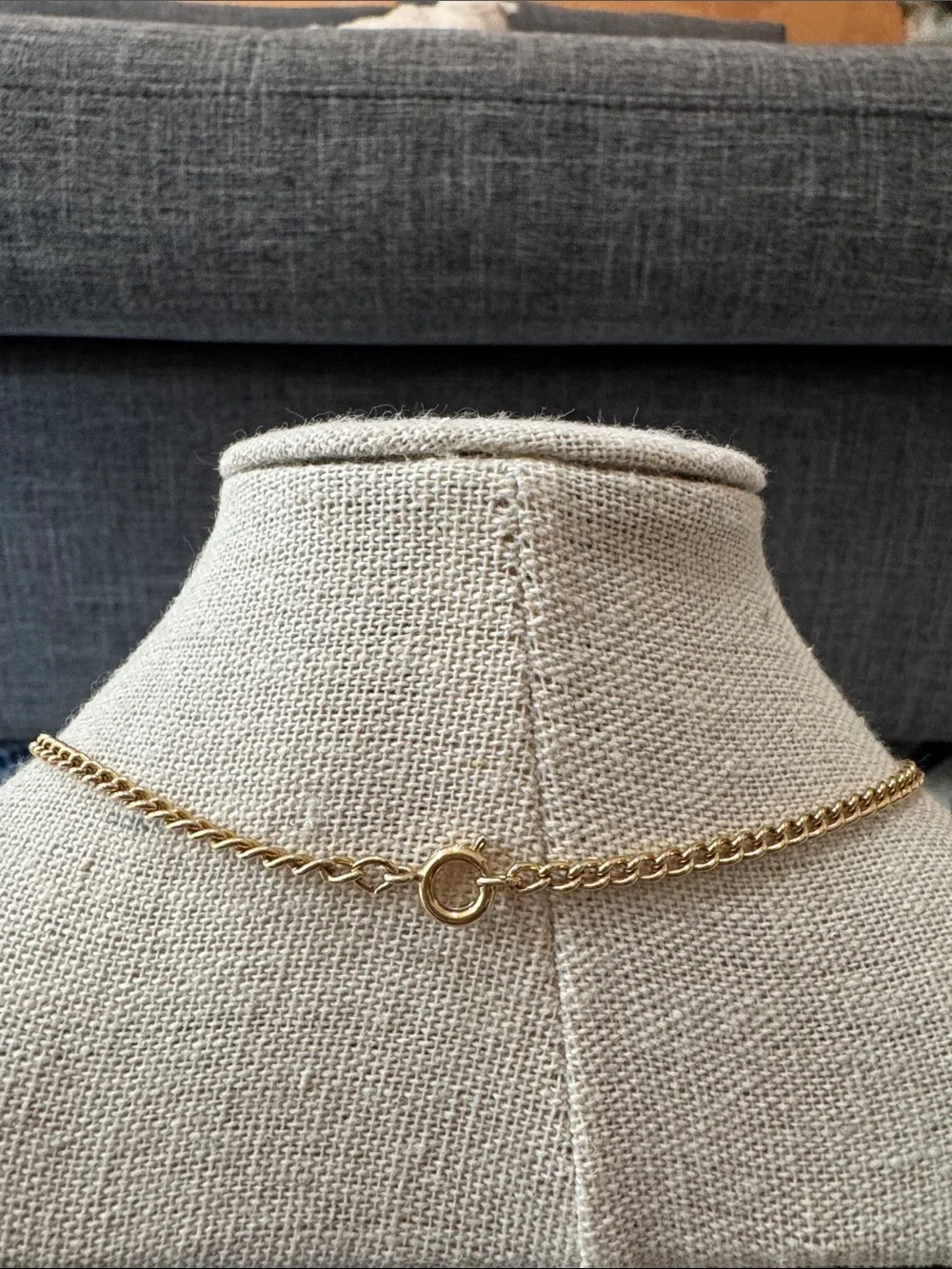 Vintage Avon Floral Pendant Necklace Gold Tone 26